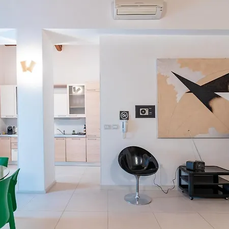 Delle Scienze 11 Lägenhet